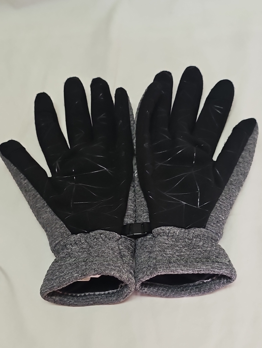 Spyder Gray and Black Knit Winter Gloves